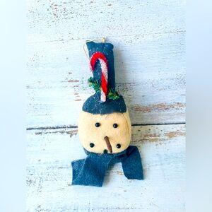 *Gray Scarf Primitive Snowman Ornament